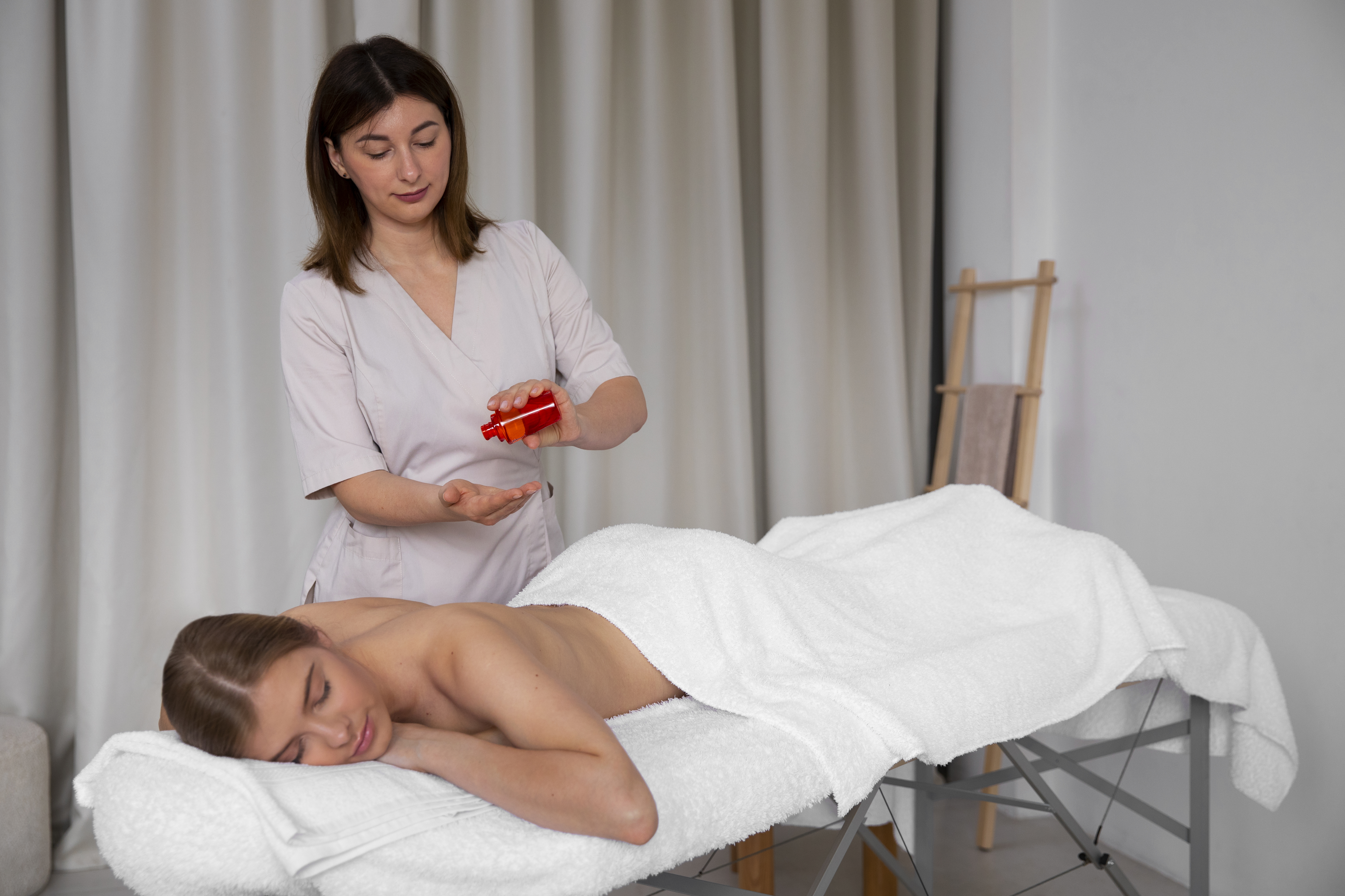 Effleurage Therapy session